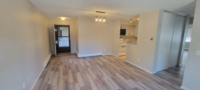 Foto del edificio - 5770 E Warren Ave