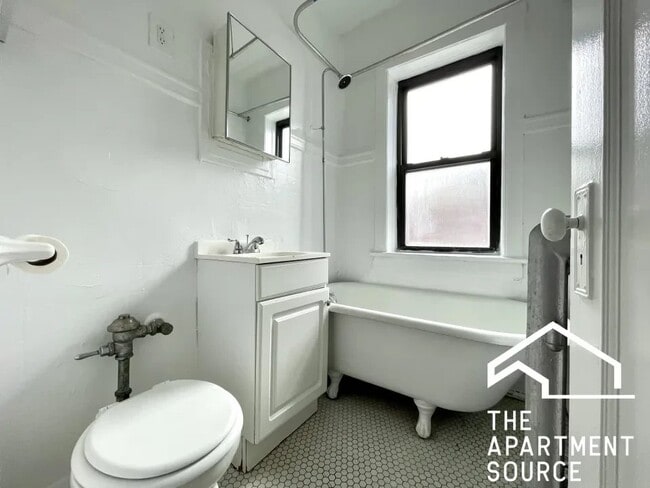 Photo - 3312 W Schubert Ave (Chicago, IL) Apartment