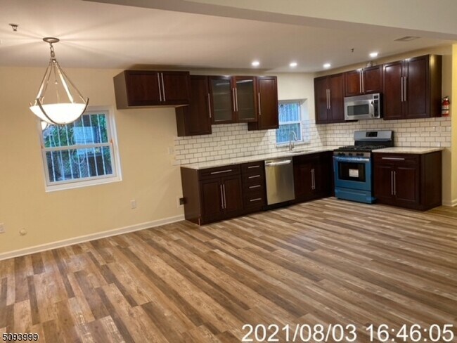 Building Photo - 10 Harding Terrace