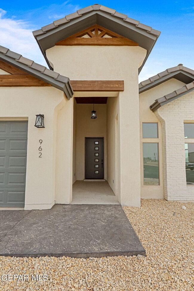 Building Photo - 962 Keenland Ave