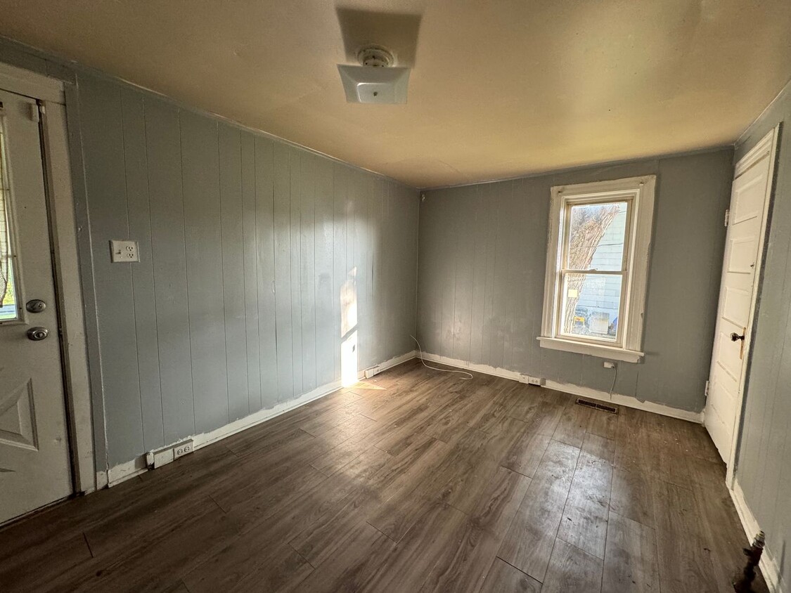 Building Photo - 2 Bedroom located in Monroe
