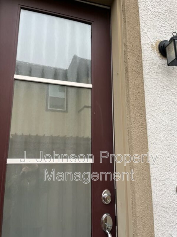 Foto del edificio - 262 E Natasha Ave