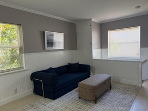 Building Photo - 220 Washingtonia Ave