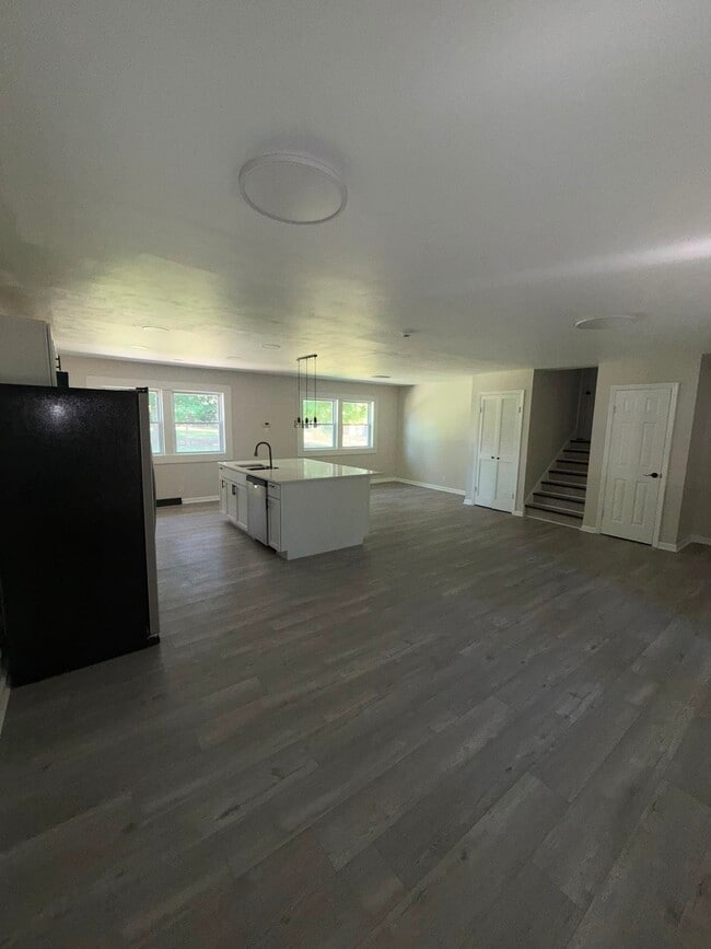 Building Photo - 2706 Lakewood Dr N