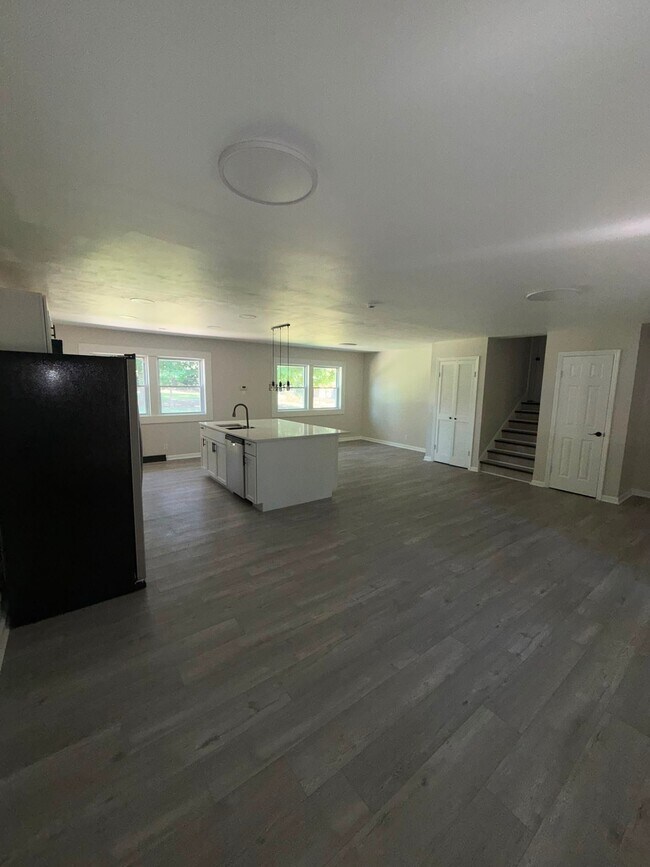 Foto del edificio - 2706 Lakewood Dr N
