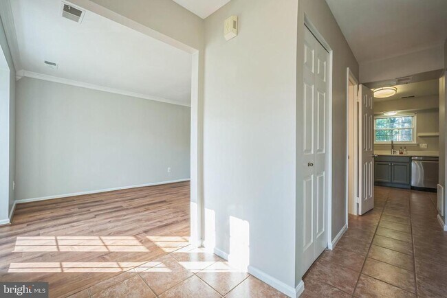 Building Photo - 14801 Basingstoke Loop