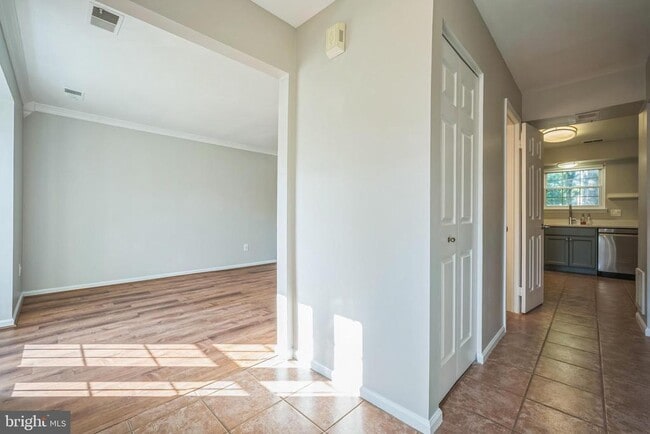 Foto del edificio - 14801 Basingstoke Loop