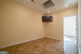 Building Photo - 2227 N Park Ave