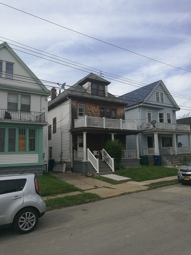 Primary Photo - 86 Longview Ave