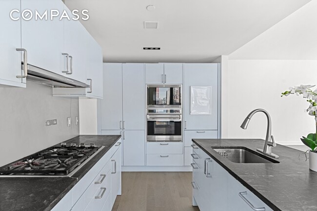 Foto del edificio - Sun-Soaked Southwest Corner Residence at Cielo