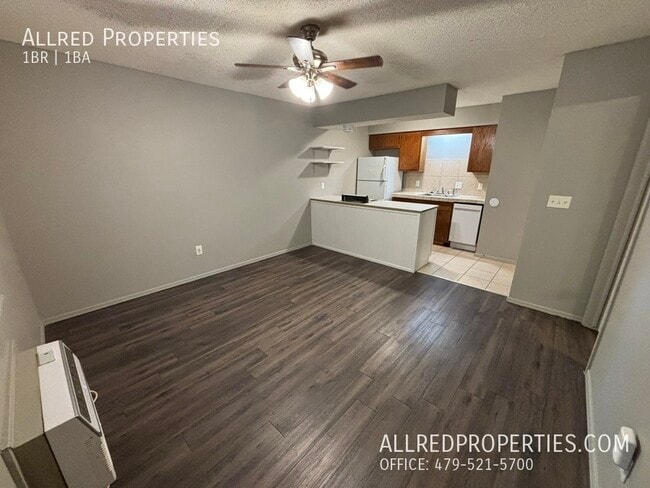 Foto del edificio - 1390 W Wedington Dr