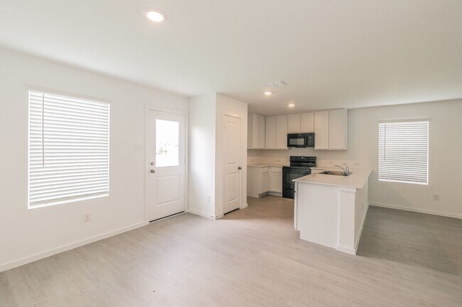 Foto del edificio - 3 bedroom 2 bath-brand new construction in...