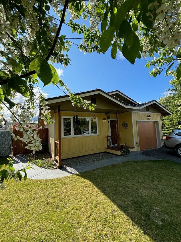 Primary Photo - Cozy 3-bedroom home / Pet friendly / Fence...