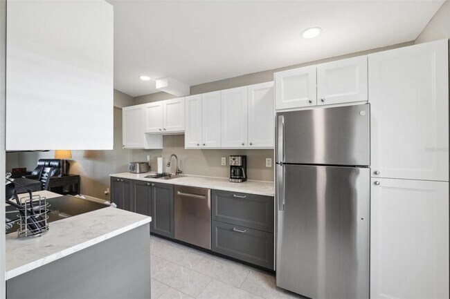 Foto del edificio - 8703 Bardmoor Pl