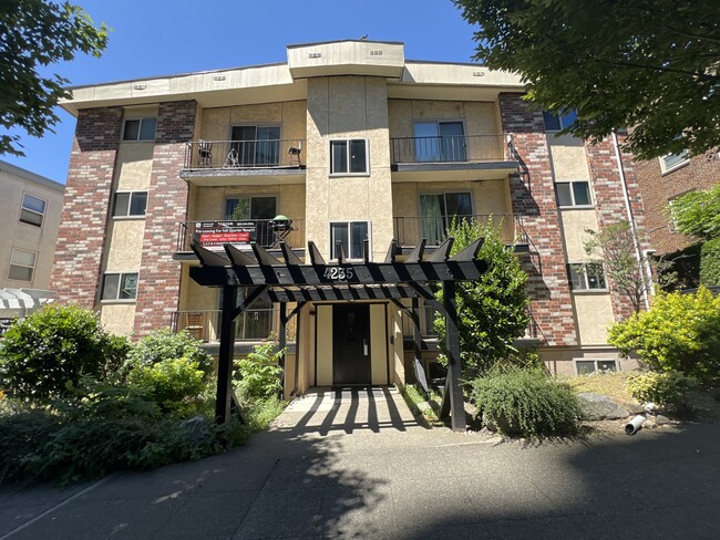 Building Photo - Goss Apartments