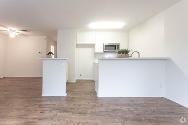 2BR, 2BA-900 SF - Windward Isle