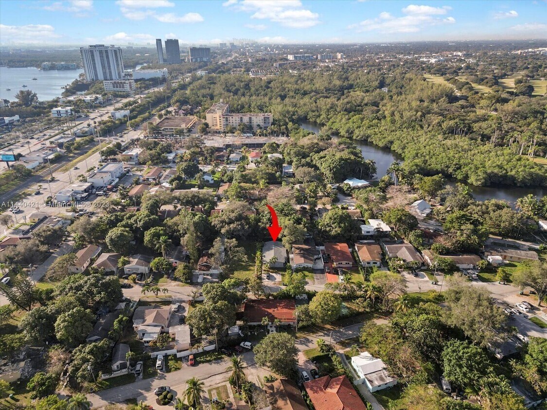 2512 NE 182nd Terrace Unit 1, North Miami Beach, FL 33160 Room for