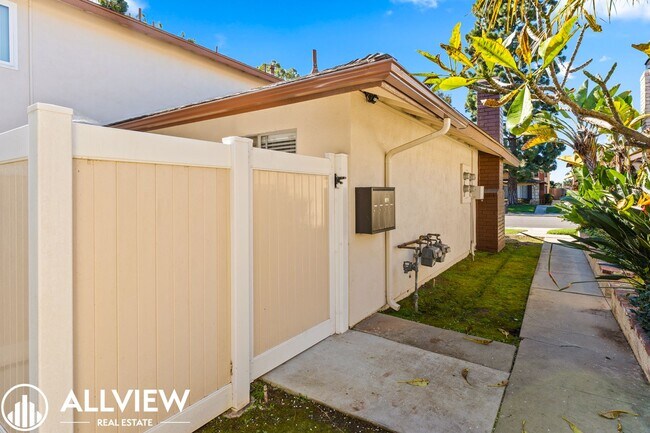 Foto del edificio - 17972 Baron Cir