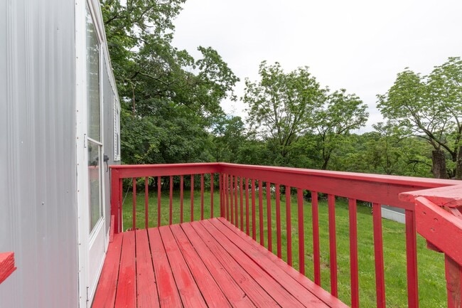Building Photo - 2 Bed/1 Bath Trailer in Berkeley Springs