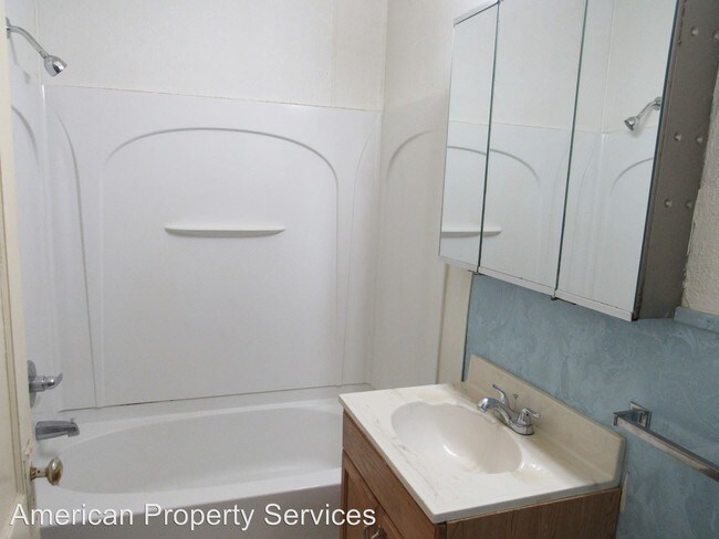 Building Photo - 2 br, 1 bath House - 918 N 10th #1