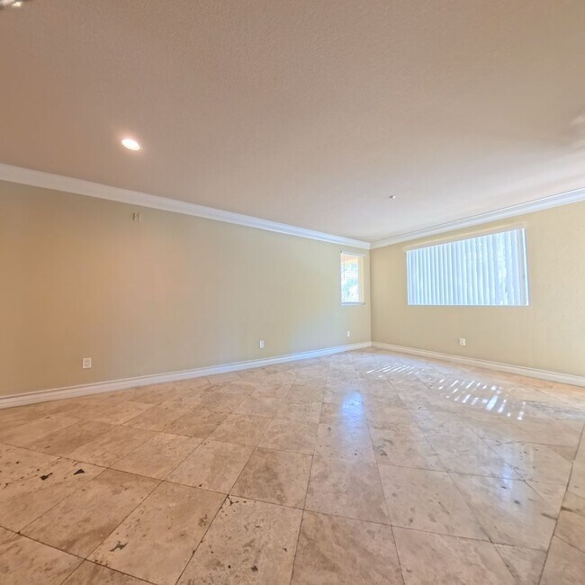 Foto del edificio - 220 E Flamingo Rd