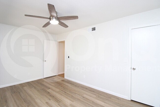 Building Photo - 6206 E Glencove St