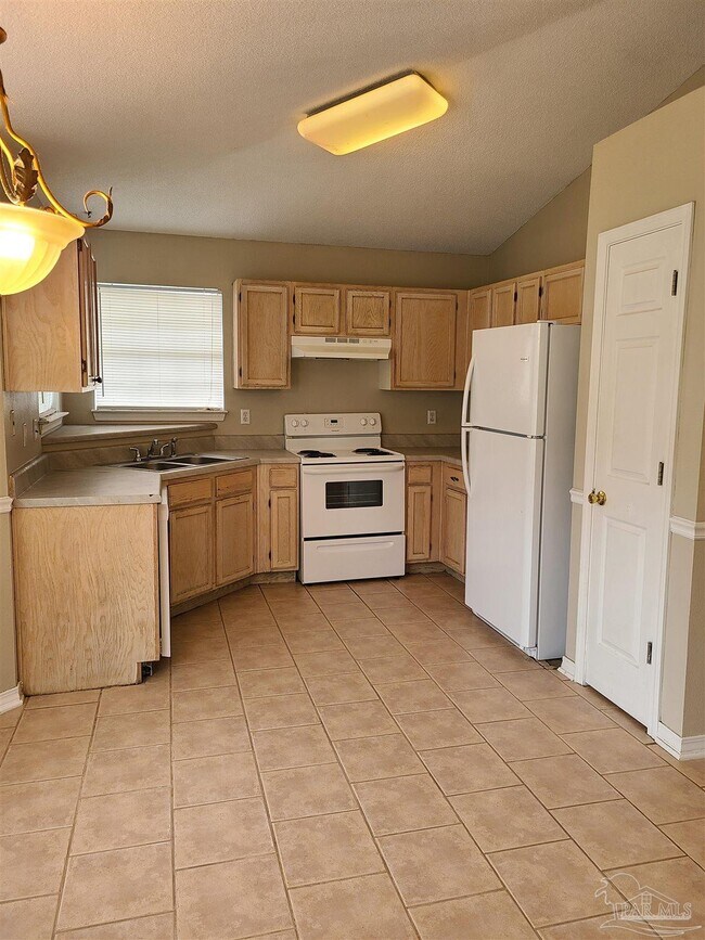 Building Photo - 708 Thornwood Pl