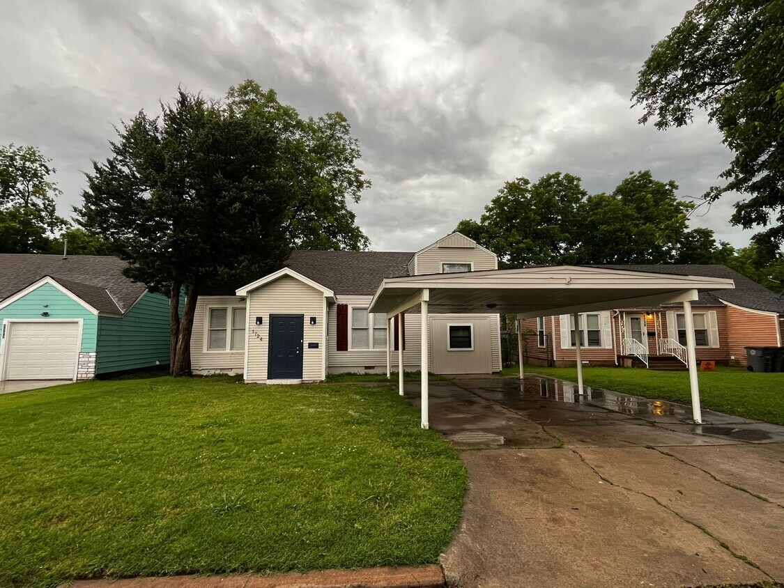 Primary Photo - 1724 NW Elm Ave