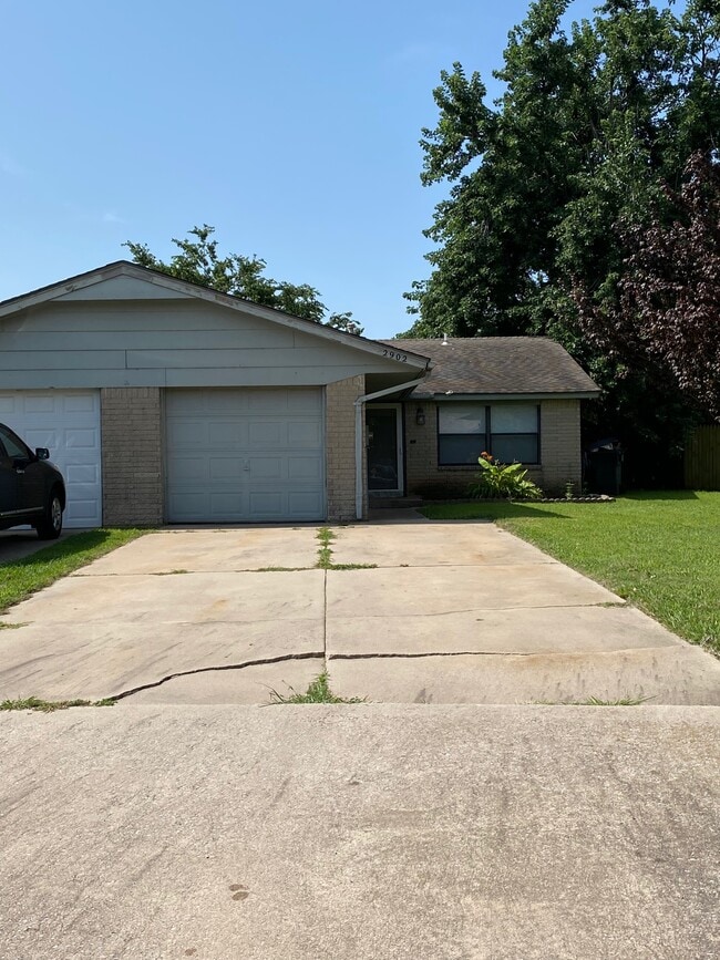 Photo - 2902 SW 86th St (Oklahoma City, OK) House