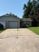 Building Photo - 2902 SW 86th St