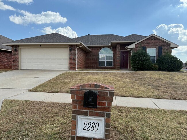 Foto del edificio - 4 BED! Cozy Home on Large CORNER Lot!