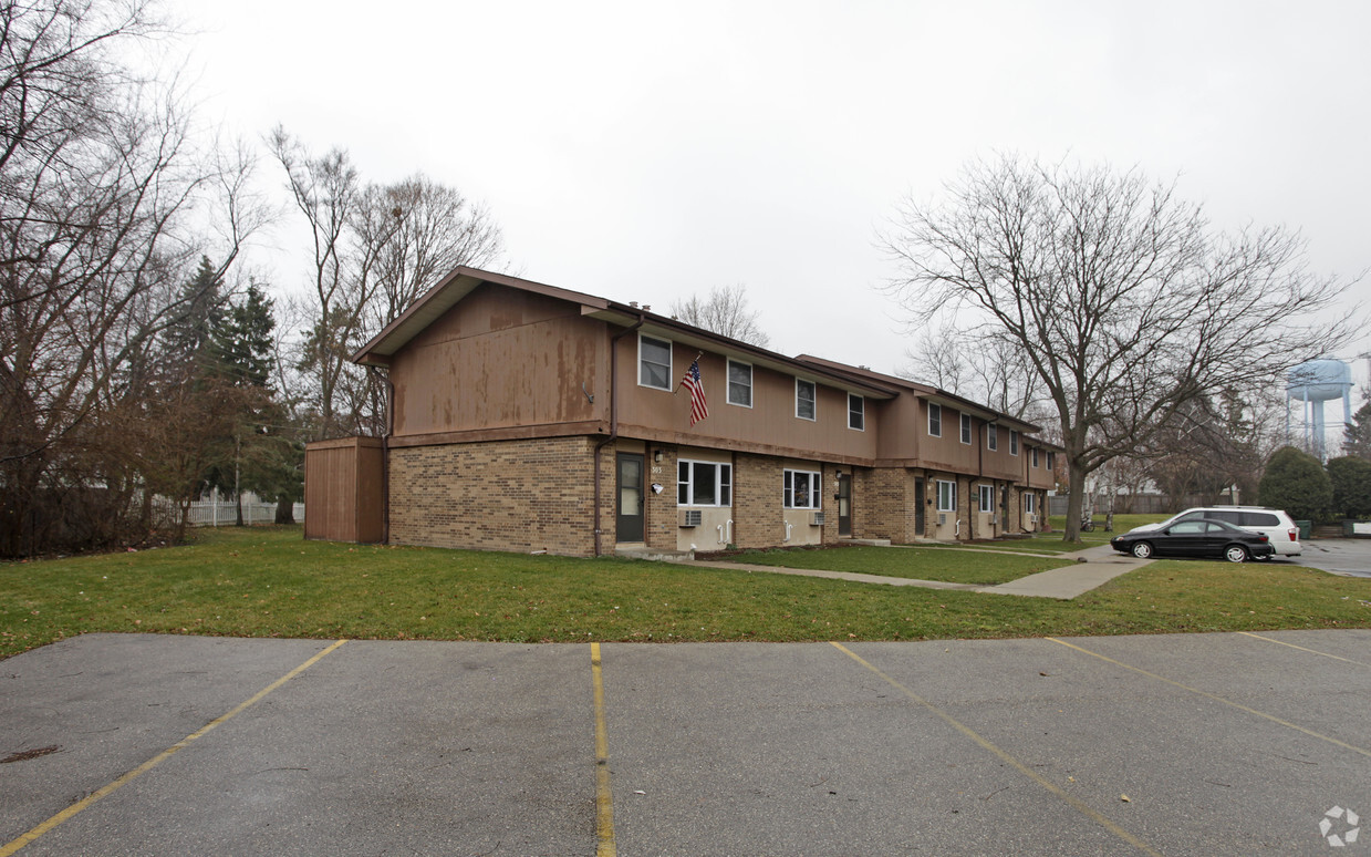 Primary Photo - Woodview Park Apartments