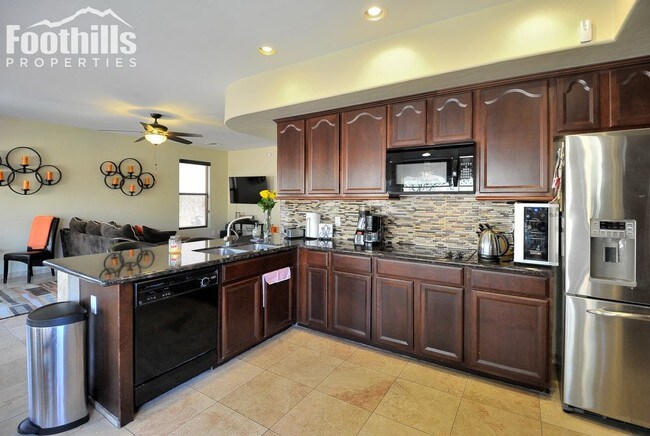 Building Photo - 11891 N Cantata Dr
