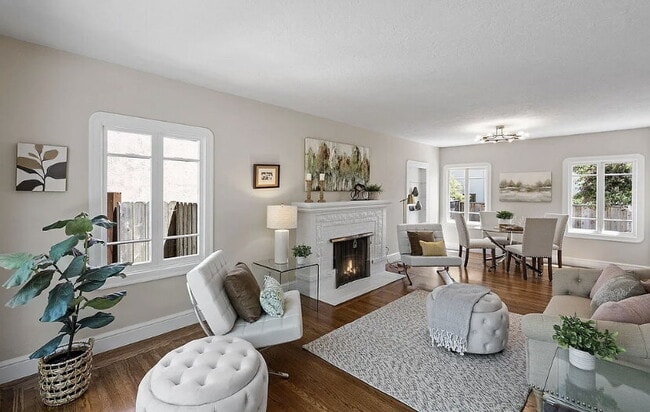 Building Photo - NO HOA!!!  This 1 bedroom 1 bathroom split...