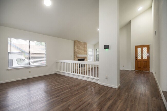 Foto del edificio - 183/Spicewood Area - Nicely Updated Home On Half-Acre Treed Lot