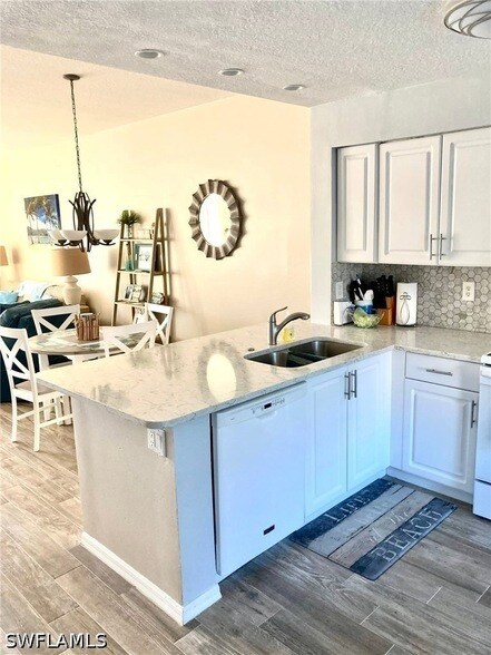 Foto del edificio - 6750 Huntington Lakes Cir