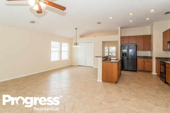 Building Photo - 13370 Devan Lee Dr E