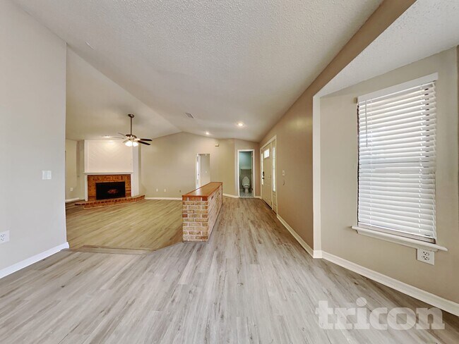 Building Photo - 801 Maraval Ct