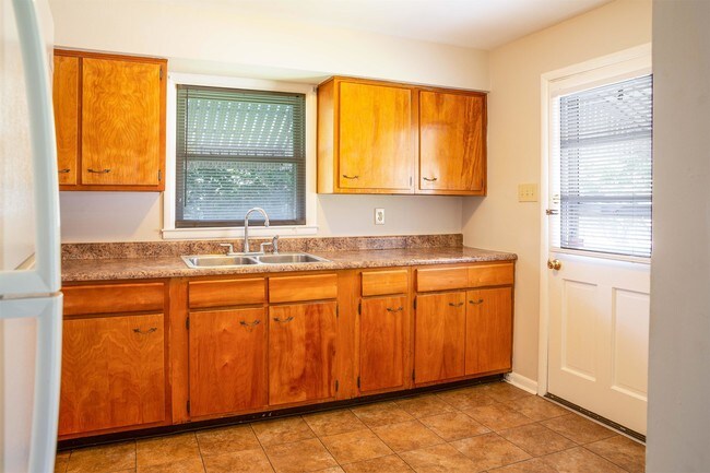 Building Photo - 1454 Townley Dr