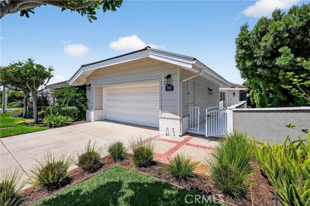 Building Photo - 915 Gardenia Way