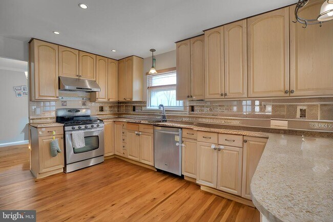 Foto del edificio - 5015 Tartan Hill Rd
