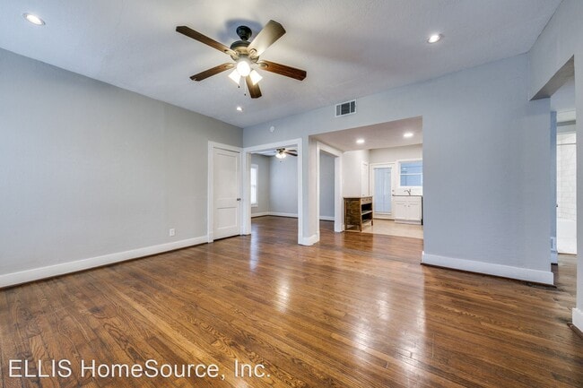 Building Photo - 2 br, 1 bath House - 5711 Live  Oak St.