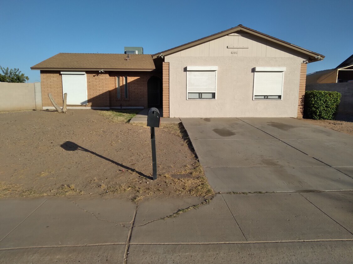 Foto principal - 6101 W McKinley St
