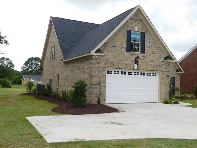 Building Photo - 1608 3rd Loop Rd