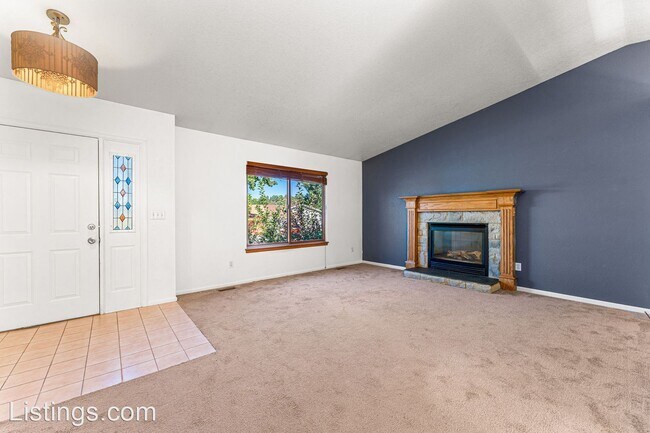 Building Photo - 4 br, 3 bath House - 417 S Larkspur Dr