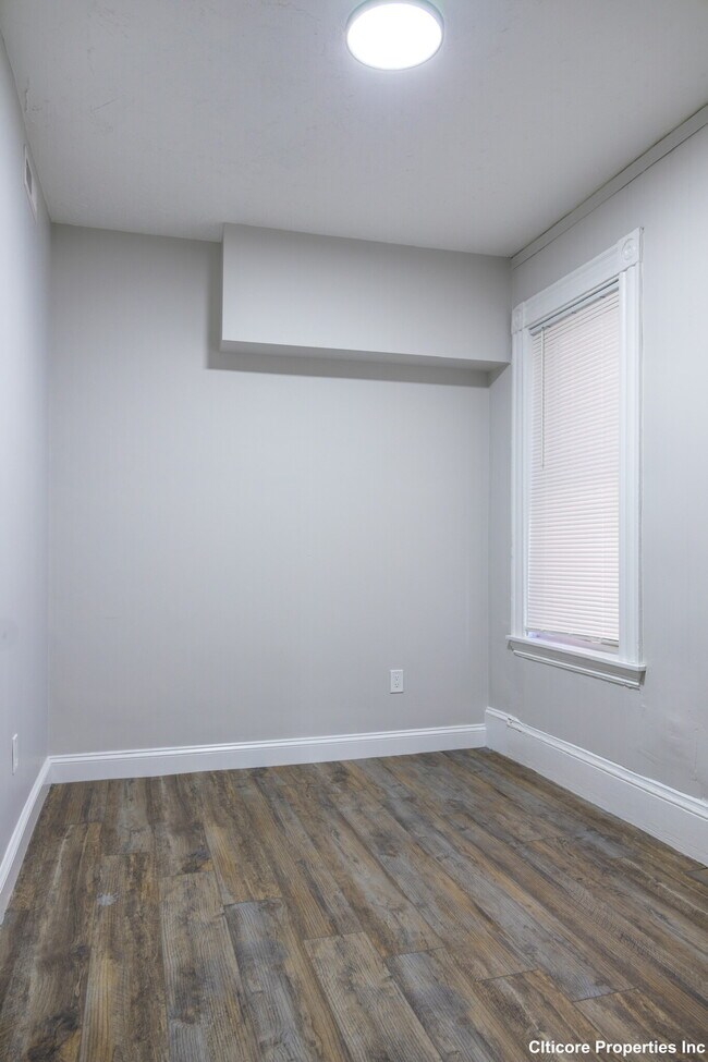 Foto del edificio - 624 E 6th St