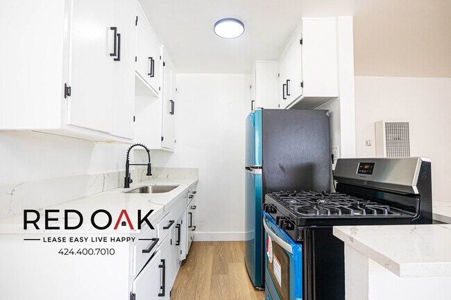 Building Photo - Fantastic Bright and Spacious Completely R...