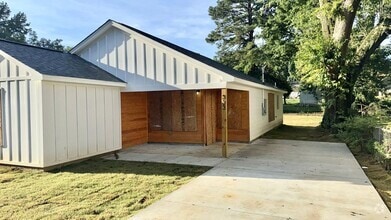 Building Photo - 333 Charter Ave