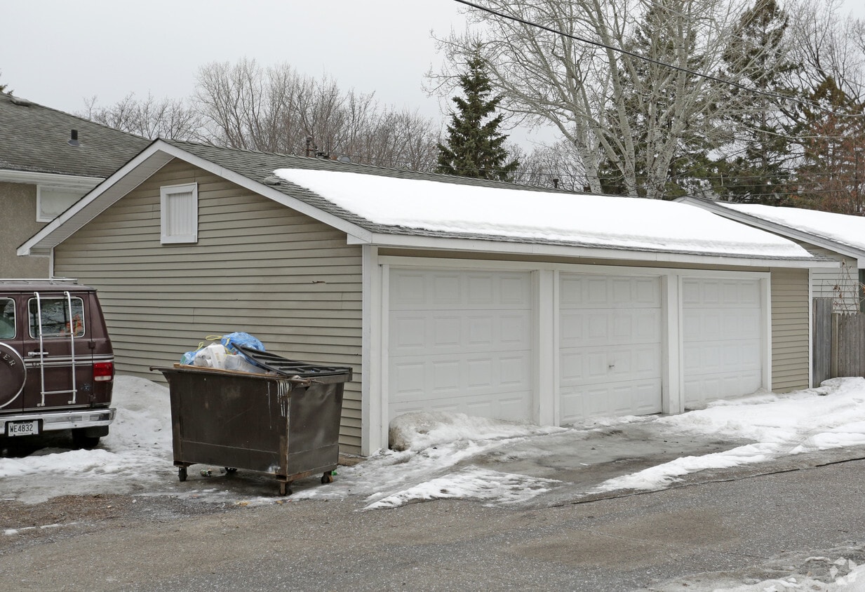 Building Photo - 981 Thomas Ave
