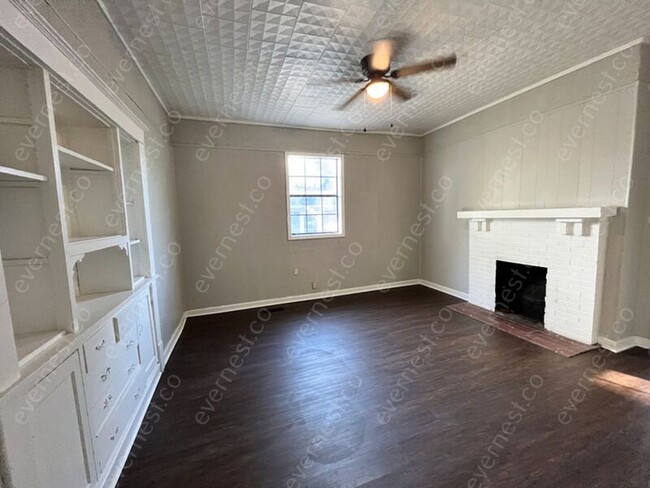 Building Photo - 2111 Chamberlain Ave.